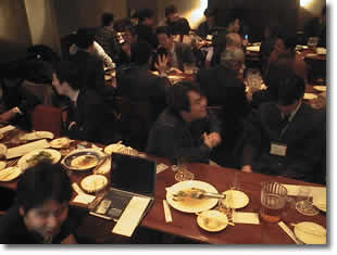 �c���̎Q���҂�40���E�E�E���w�Z�̂ЂƃN���X�����炢�ł���