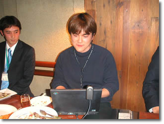 �㔼�̓p�\�R�����ړ����āA���������Ńe���r��c